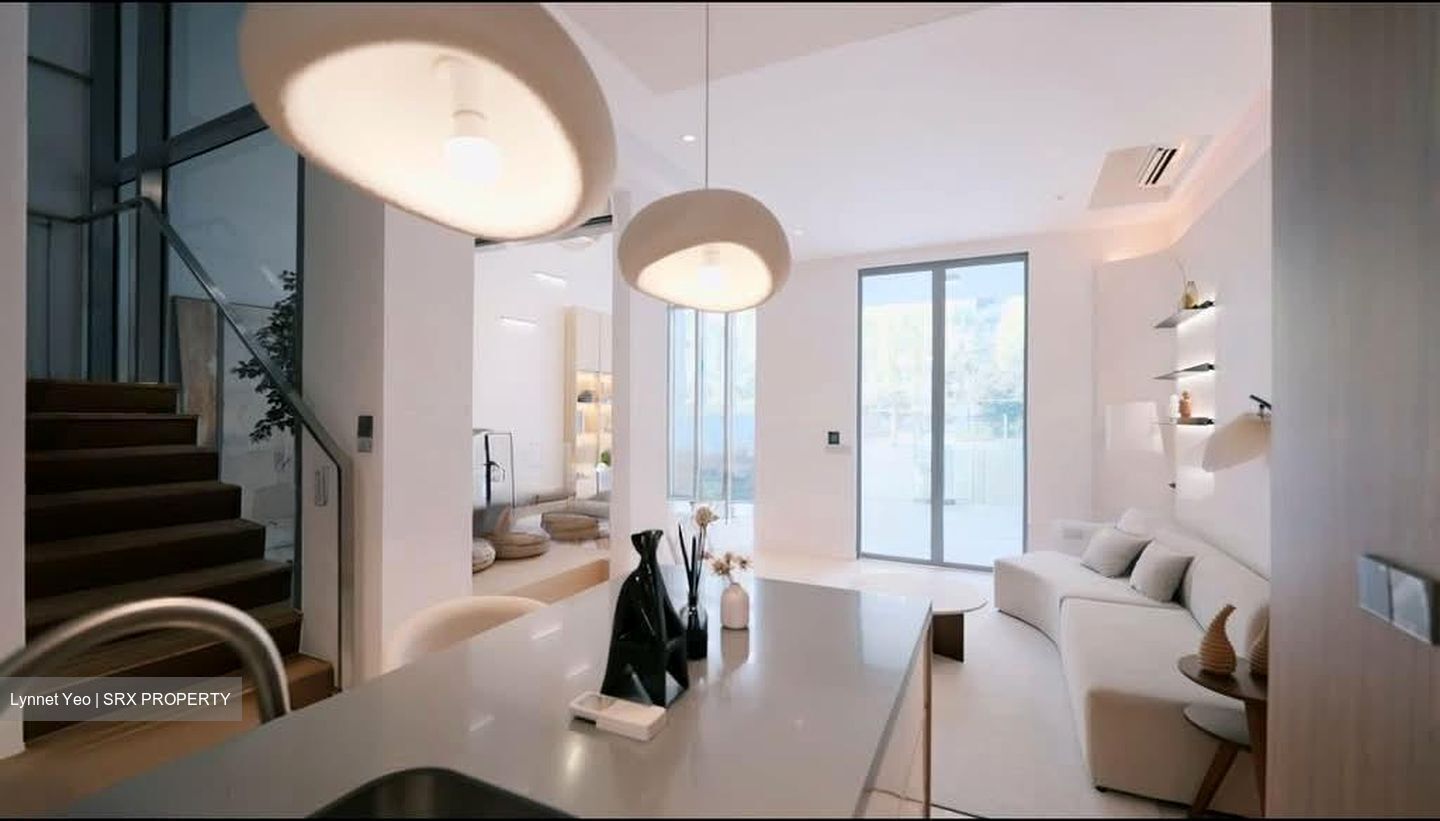 Miltonia Close (D27), Terrace #563668891